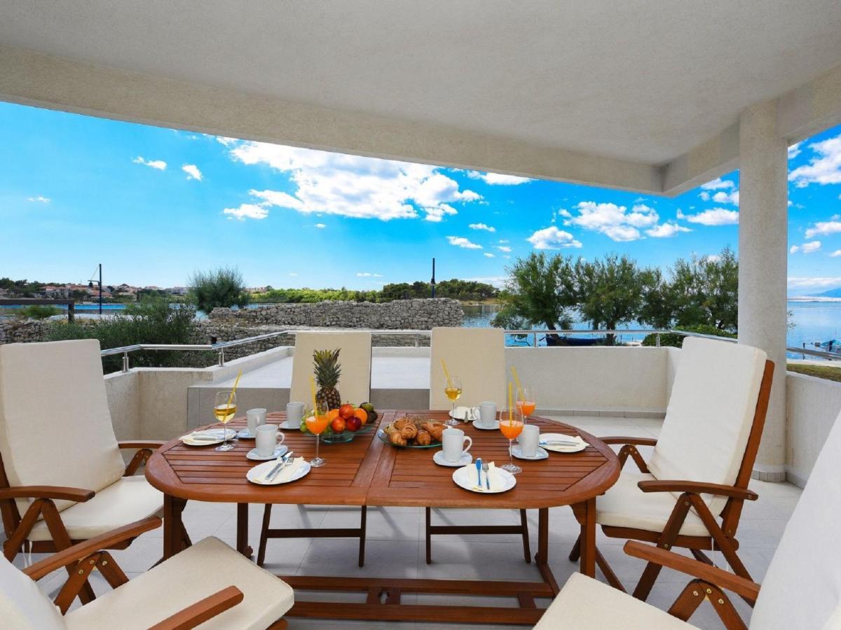 Modern Villa in Nin with Terrace Exterior foto