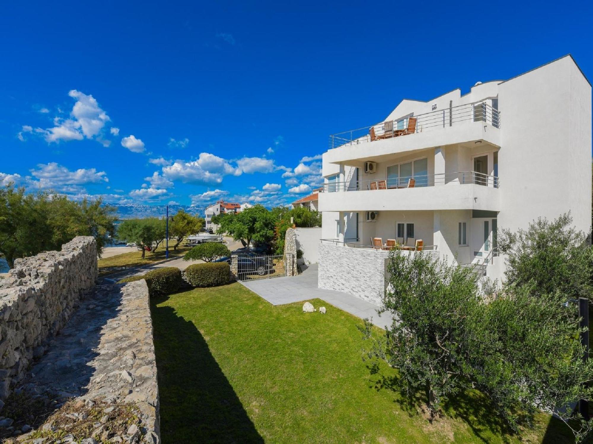 Modern Villa in Nin with Terrace Exterior foto